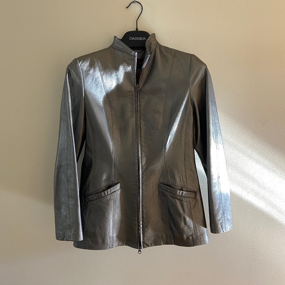 Sleek style Danier leather jacket - Picture 1 of 6